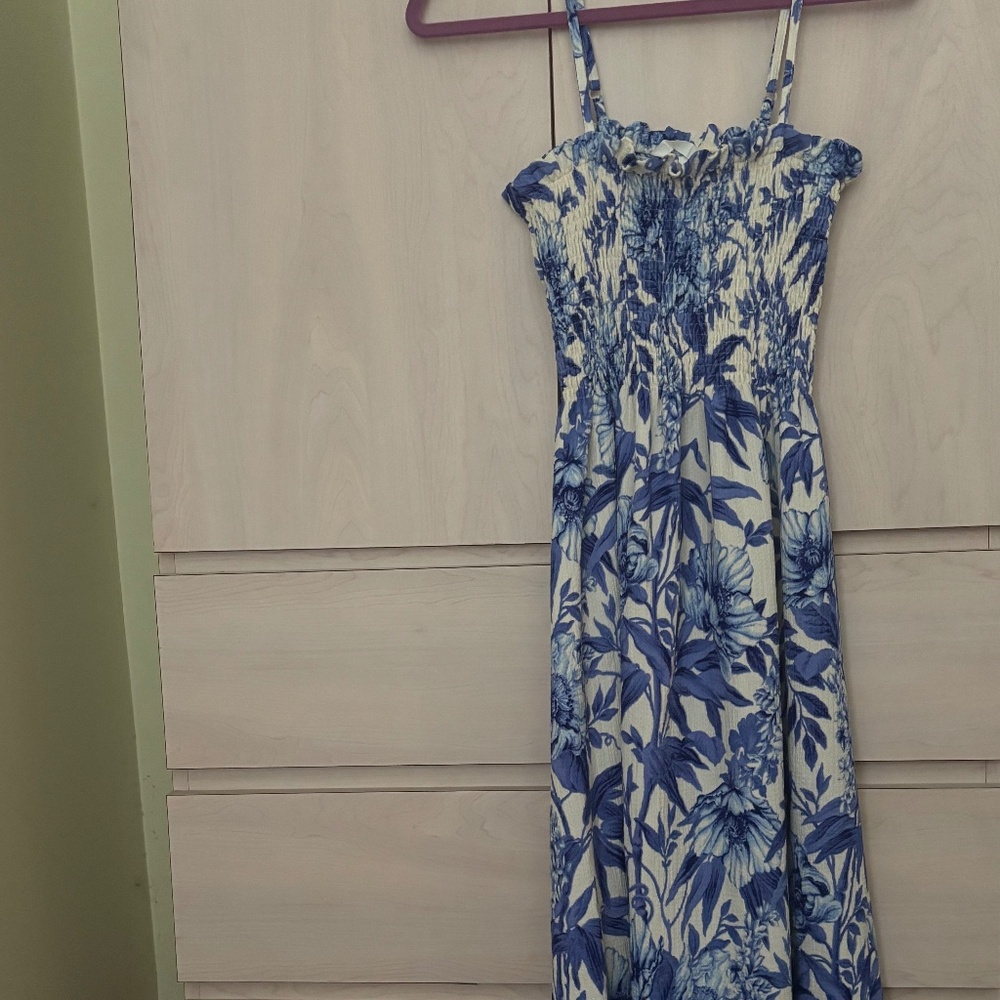 New H&M Blue and White Floral Dress W/ Adjustable Straps